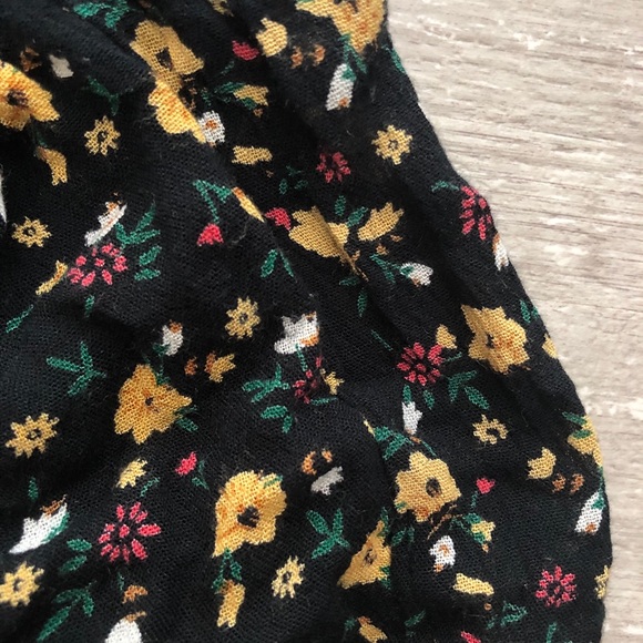 Soft flowery shorts - Picture 3 of 3